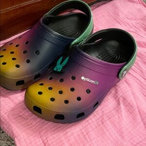 CROCs shoes  unisex M4.  W6